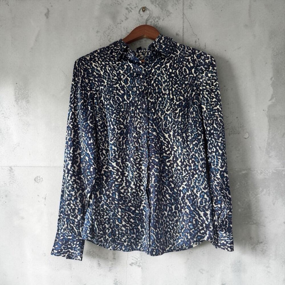 Ann Taylor Blue White Animal Print Satin Silk Button-Up Collared Blouse Size 10